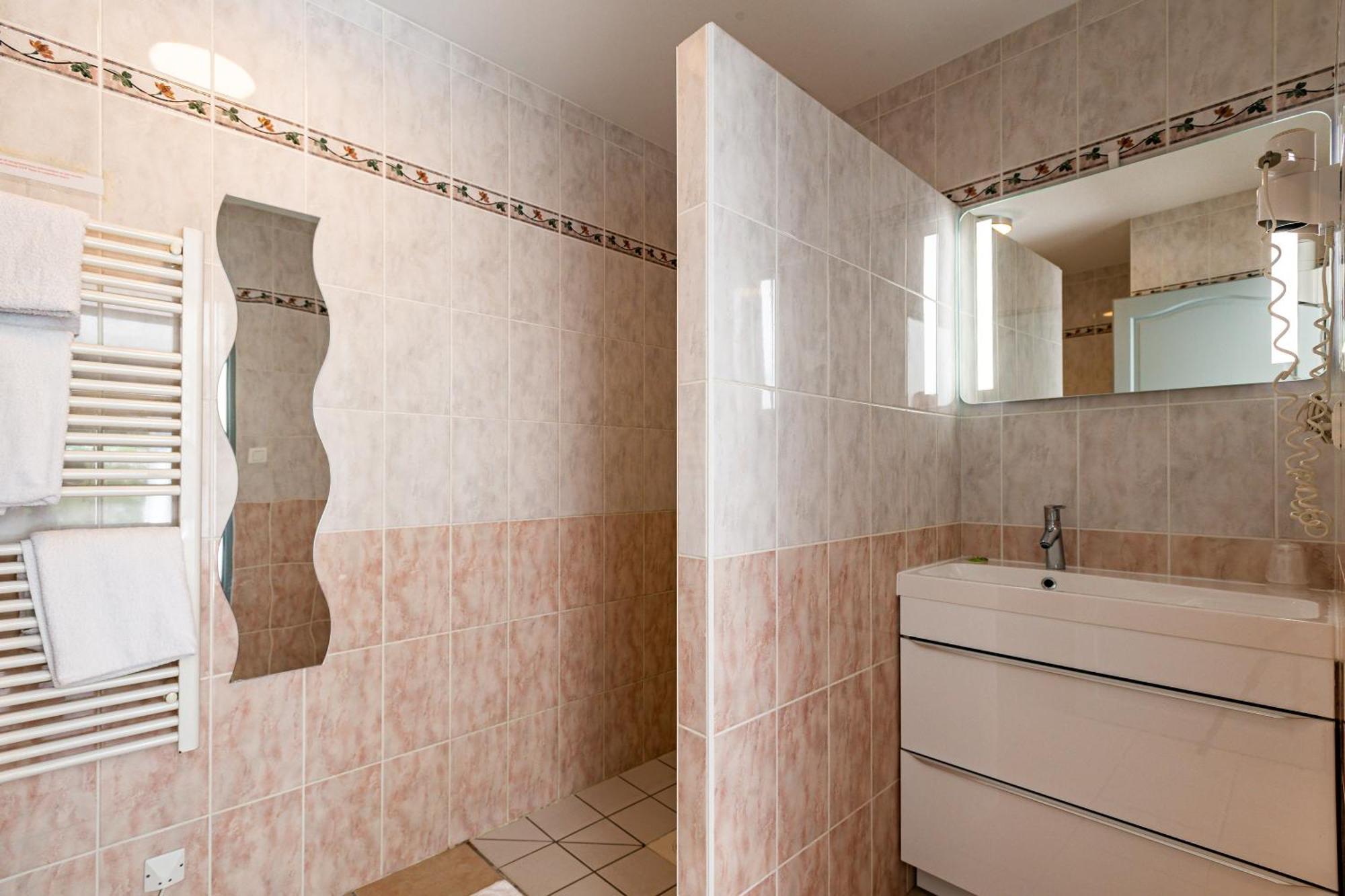 Logis Hotel L'Oliveraie Cognac Kültér fotó